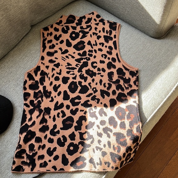 T Tahari Leopard Jacquard Sweater - Picture 4 of 8